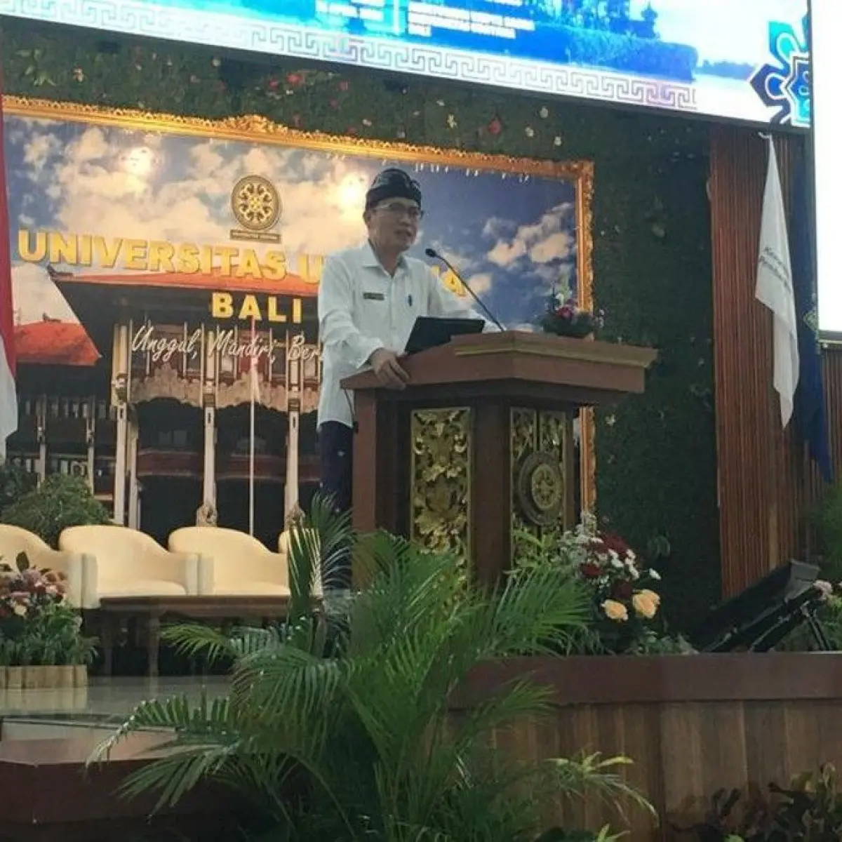 Foto: Sekretaris Utama Kemendukbangga/ BKKBN, Budi Setiyono dalam acara Simposium Nasional Kependudukan Tahun 2026 di Unud, Kamis (23/4/2026). (Fabiola Dianira/detikBali)