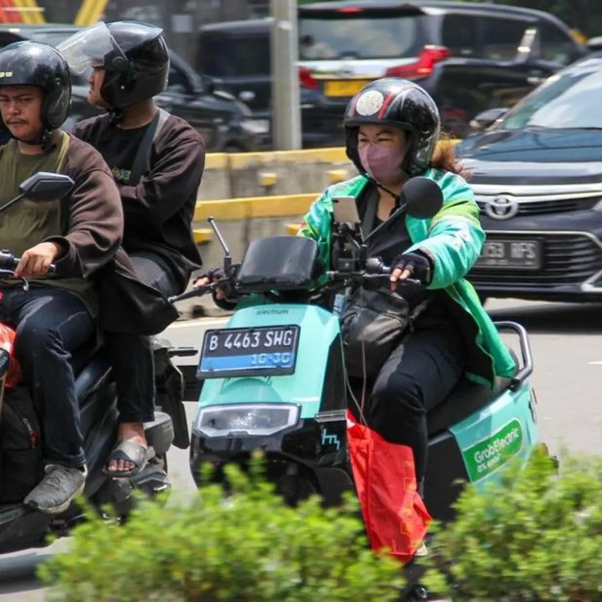Transisi Pajak Kendaraan Listrik Dimulai: Apa Dampaknya bagi Pemilik Mobil dan Motor Ramah Lingkungan?