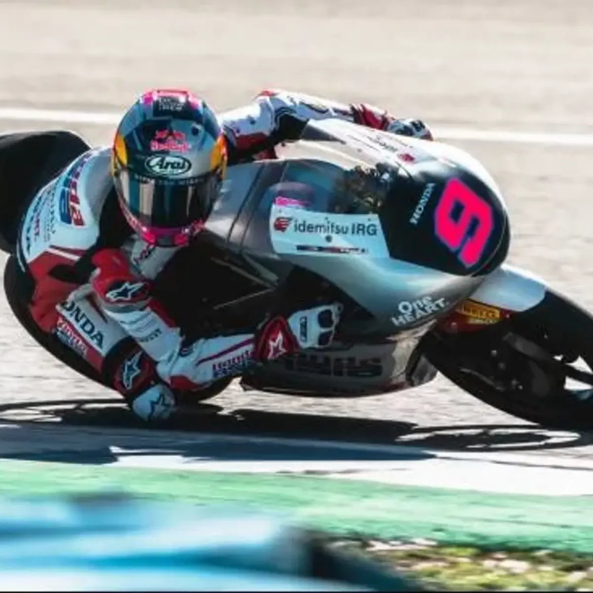 Pebalap Moto3 Indonesia Veda Pratama bersama tim Honda Team Asia. (Sumber: Honda Team Asia)