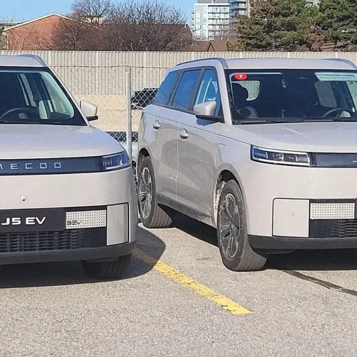 Dua merek kendaraan baru terpantau di Toronto minggu ini, menyusul kesepakatan tarif antara Kanada dan China. (Foto: JAECOO)