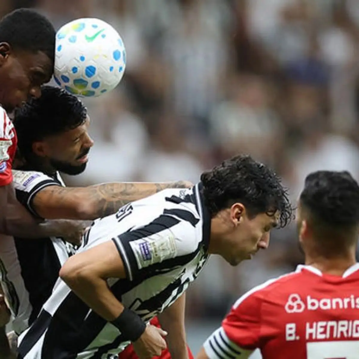 Drama Empat Gol Warnai Duel Sengit Botafogo Kontra Internacional di Pekan ke-13 Liga Brasil