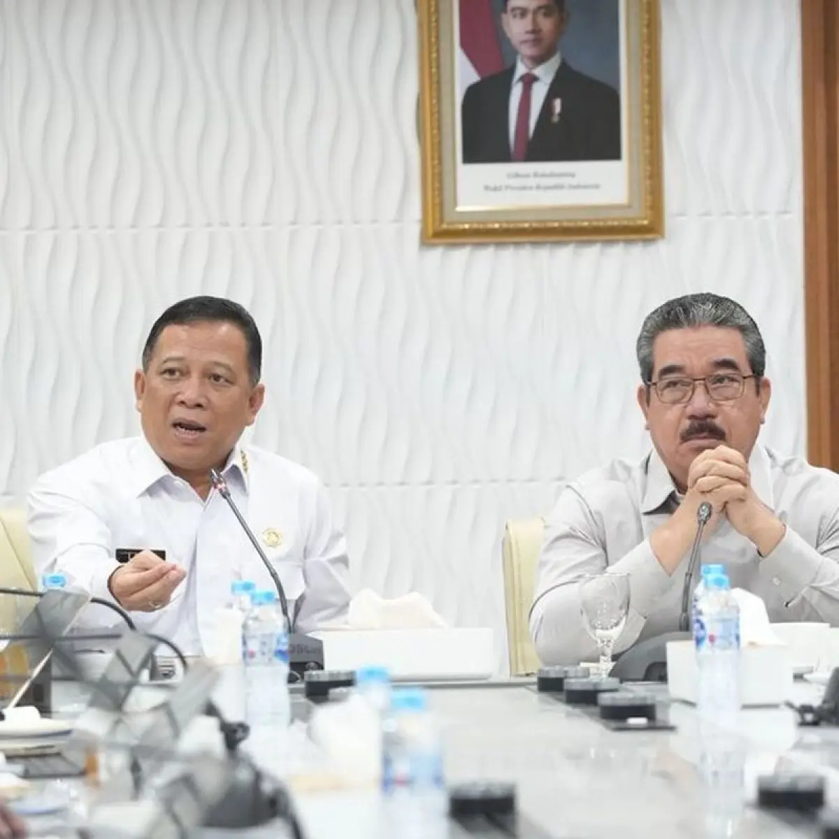 Direktur Jenderal Perikanan Tangkap Lotharia Latif Dan Gubernur Maluku Hendrik Lewerissa saat pertemuan membahas perikanan tangkap dan pengelolaan sektor perikanan di Jakarta.(Kompas.com/Priska Birahy)