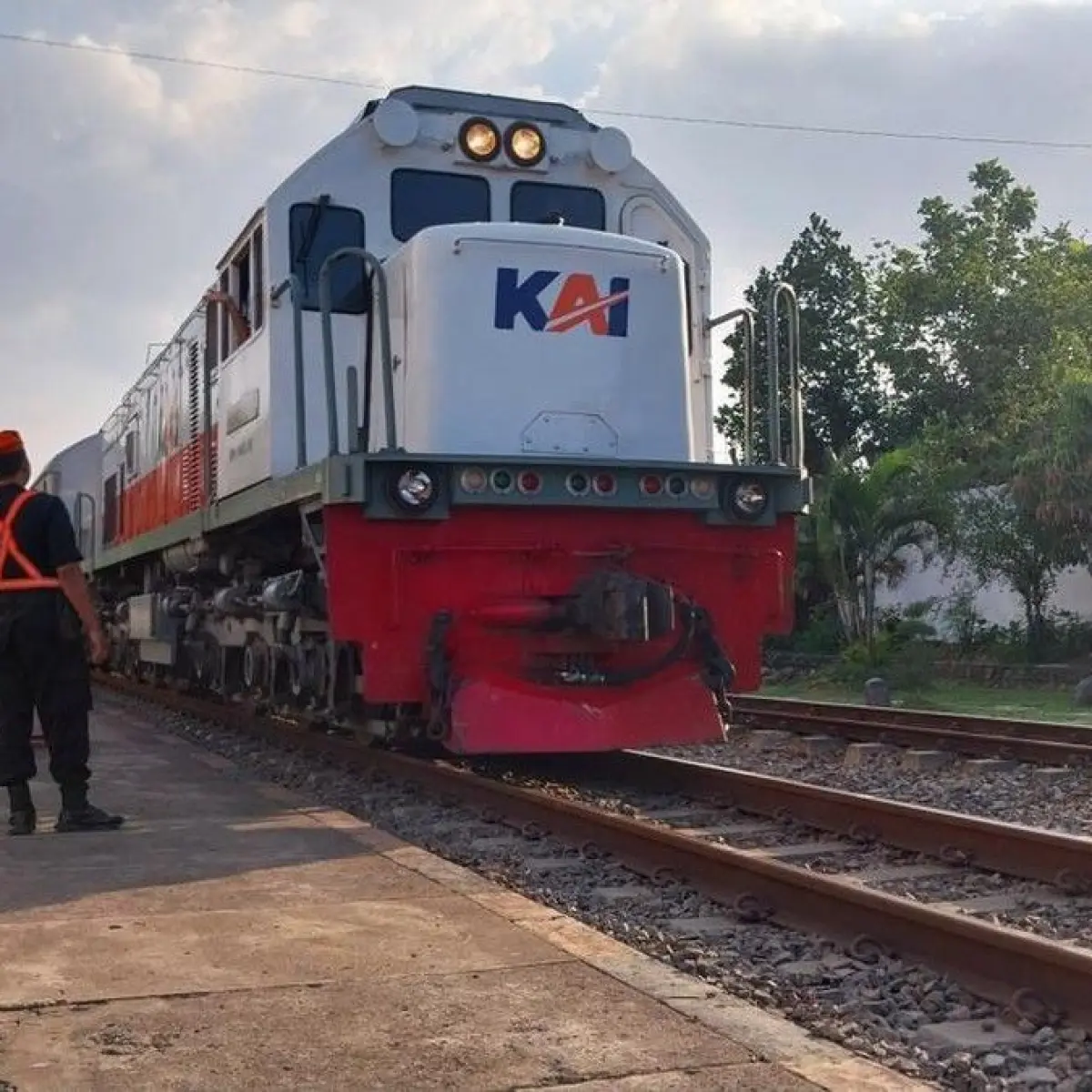 Strategi Infrastruktur Nasional: AHY Dorong Pembangunan Jaringan Kereta Api Kalimantan dari Nol