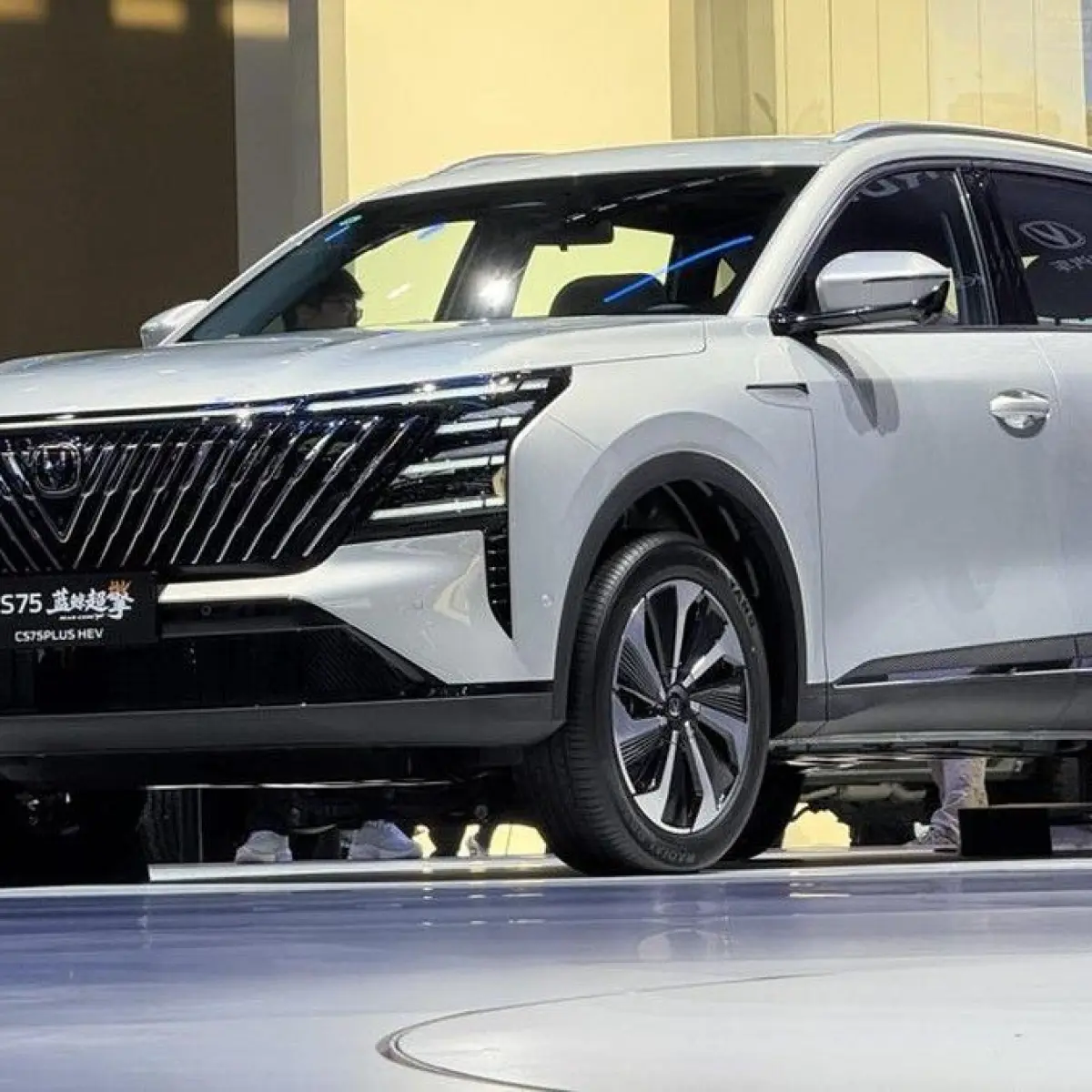 Changan CS75 HEV Plus melantai di Beijing Auto Show 2026 Foto: Muhammad Hafizh Gemilang