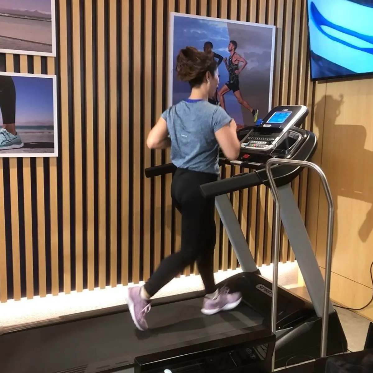 Teknologi baru di gerai Asics Summarecon Mall Kelapa Gading 2(KOMPAS.COM / DINNO BASKORO)