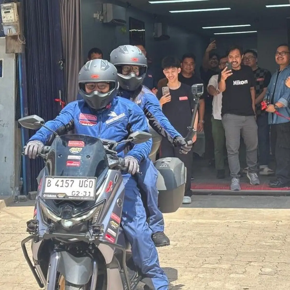 Pasutri Penjelajah 65.000 KM Dukung Penguatan UMKM Kuliner Lewat Program 'Maxdecal Foodie'