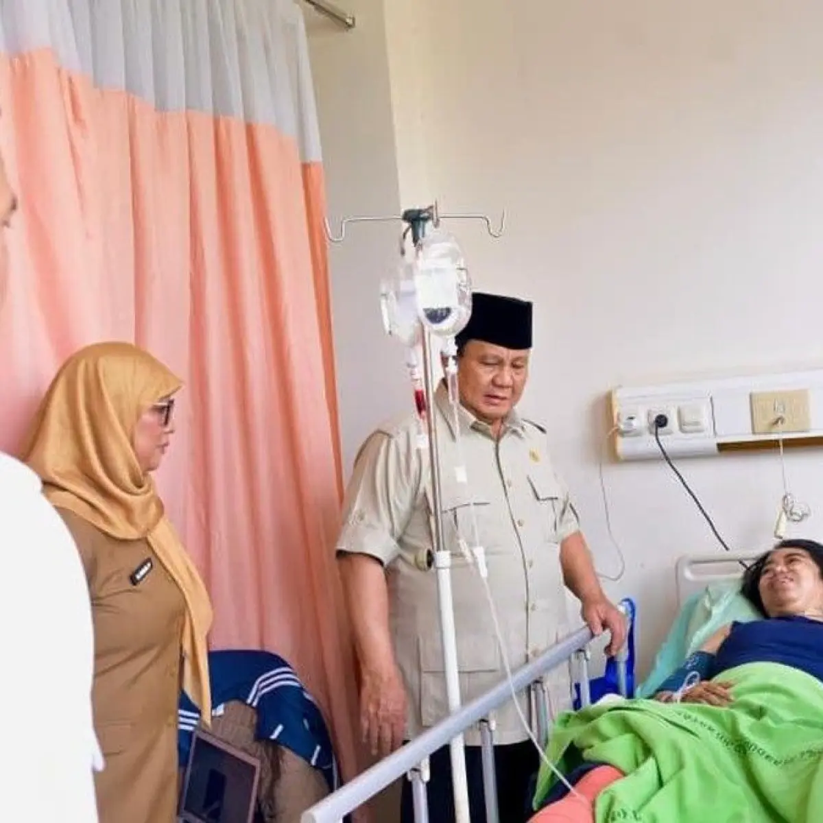 Presiden Prabowo Tinjau Langsung Kondisi Korban Tabrakan KA di RSUD Bekasi, Jamin Evaluasi Keselamatan Transportasi