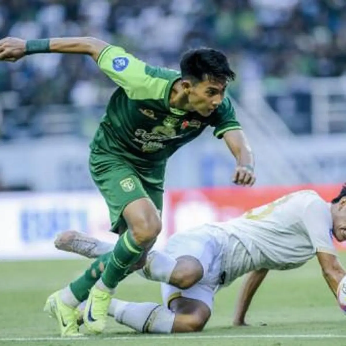 Derby Jatim Panas! Strategi Arema FC Hadapi Persebaya Surabaya di Netral Bali