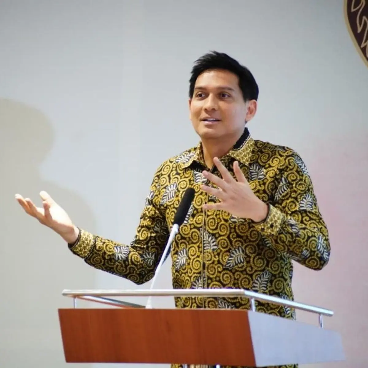 Sorotan Kinerja: Bupati Indramayu Lucky Hakim Dianugerahi Penghargaan Nasional Terbaik dari Kemendagri