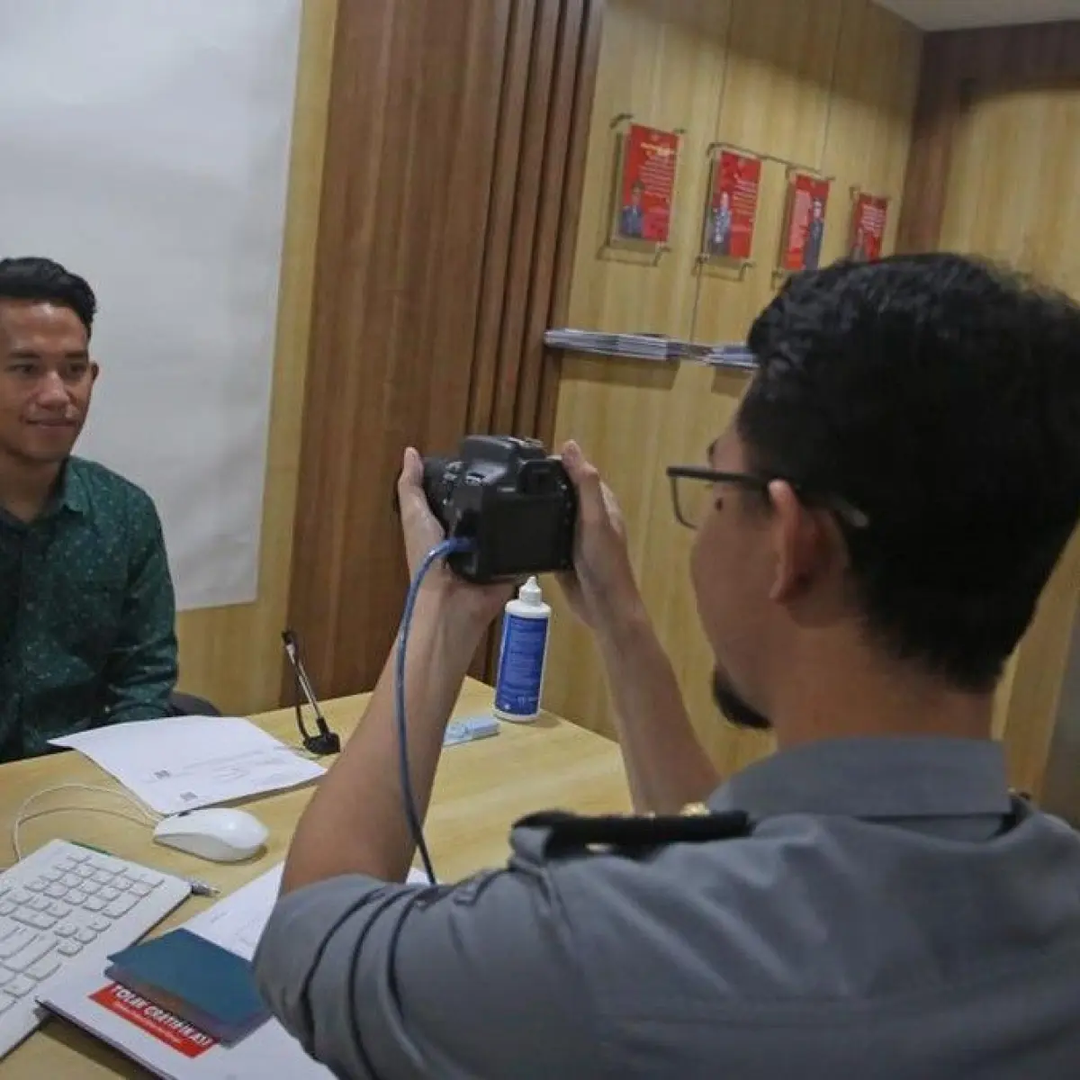Ilustrasi foto paspor (Foto: ANTARA FOTO/MUHAMMAD IQBAL)