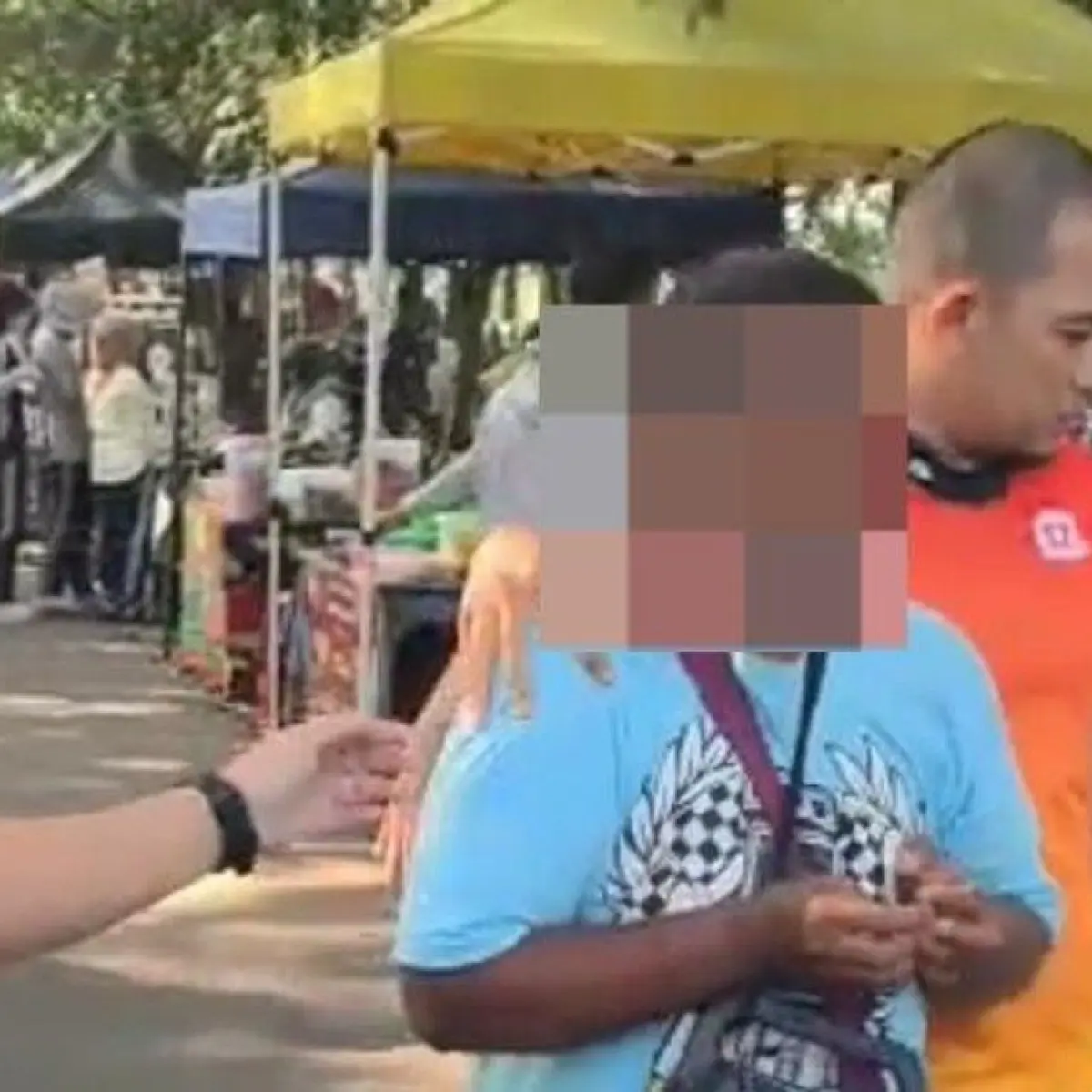 Foto: Ibu yang paksa anak ngemis di Kanjuruhan, Malang diamankan polisi (Dok. Istimewa).