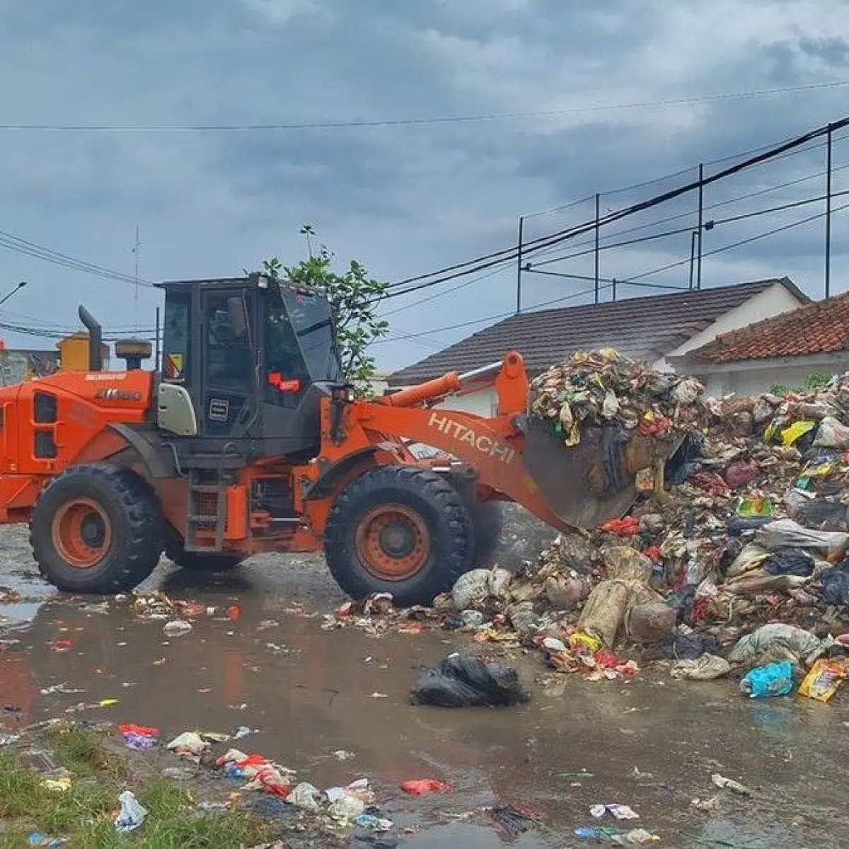 Pemprov Jabar Kerahkan Ekskavator, Strategi Darurat Atasi Tumpukan Sampah di Baleendah