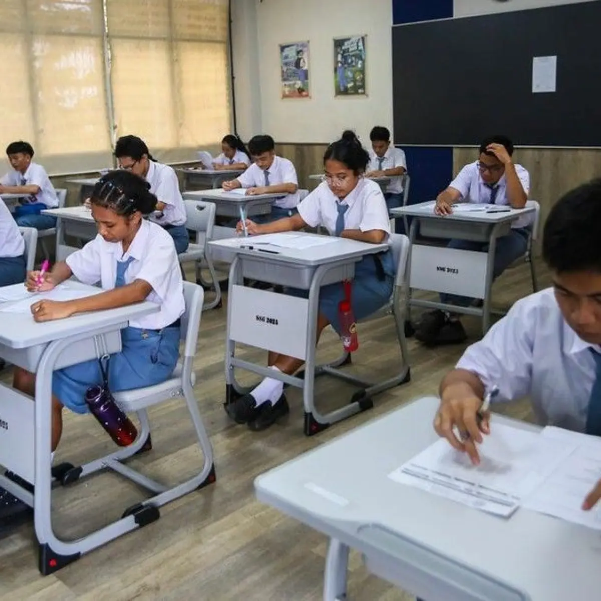 Sejumlah siswa mengikuti kegiatan belajar di SMK Sint Joseph, Jakarta, Senin (13/4/2026). (Gilang Faturahman/detikFoto).