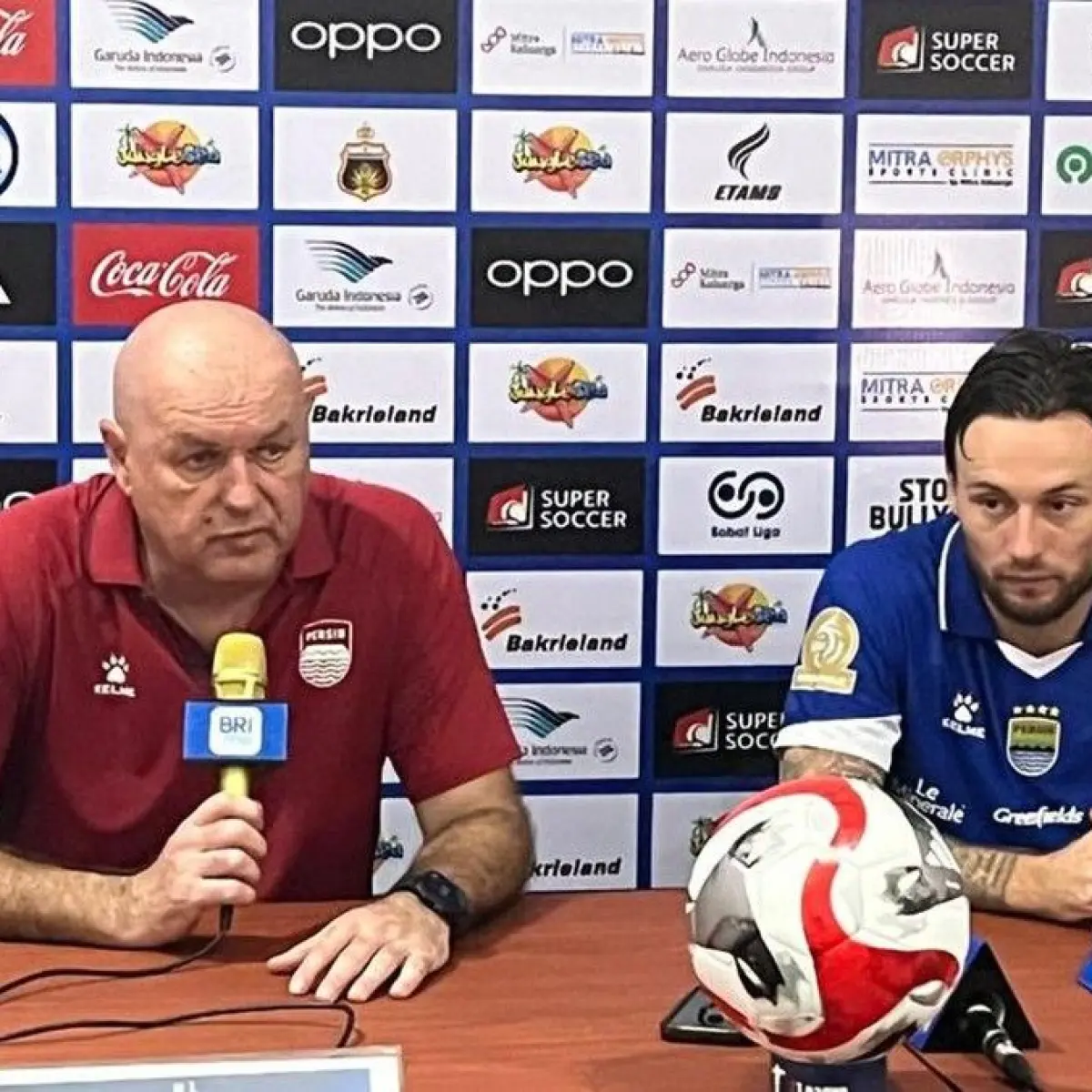 Bojan Hodak (kiri) menilai timnya tampil solid saat mengalahkan Bhayangkara FC. (Dok. Bhayangkara FC)
