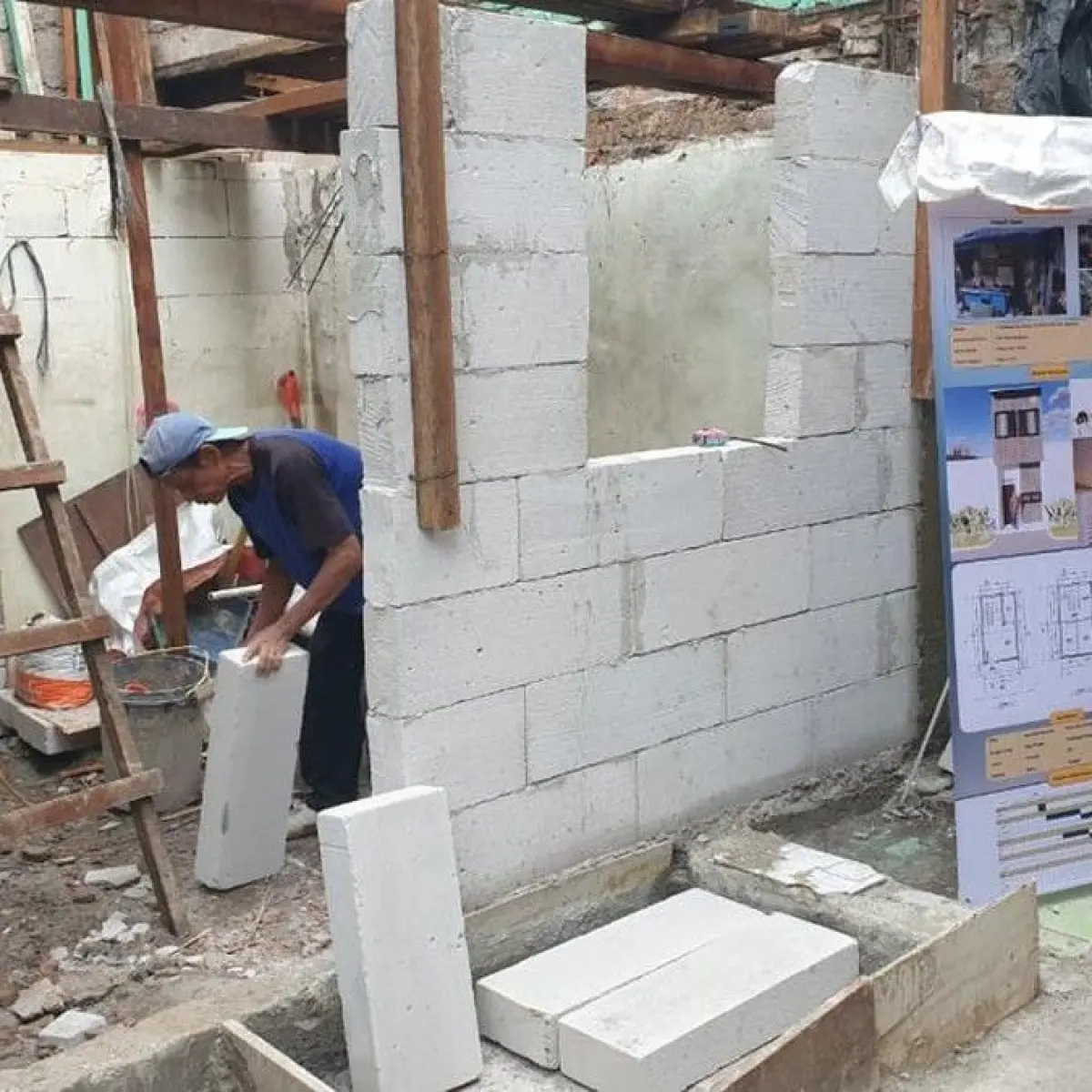 Ilustrasi perbaikan rumah rusak. Foto: Danica Adhitiawarman/detikcom