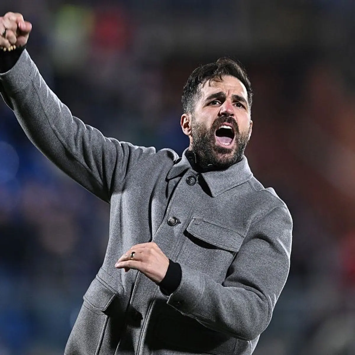 Cesc Fabregas Jadi Incaran Arsenal dan Chelsea: Strategi Pelatih Muda di Panggung Eropa