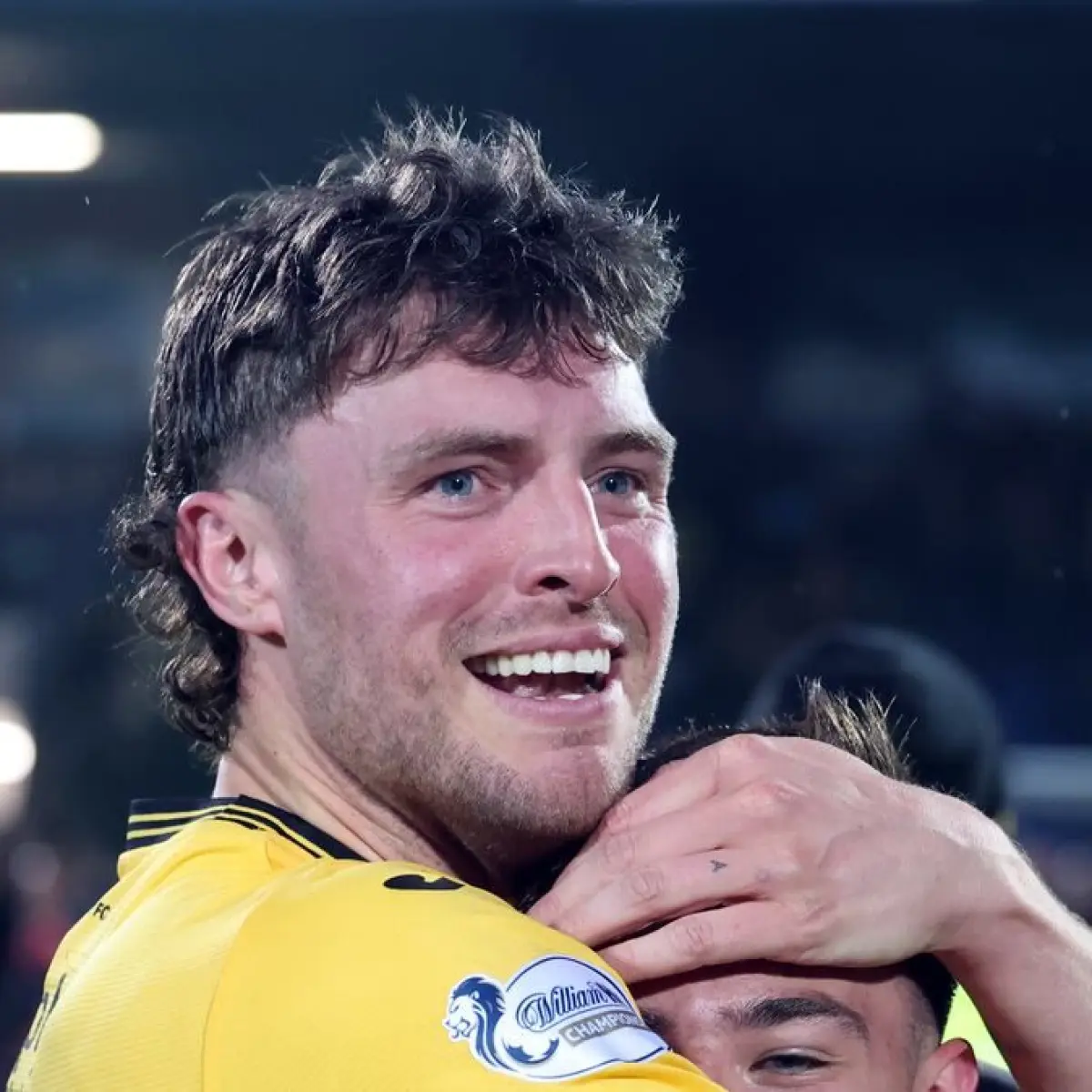 Robbie Muirhead (kiri) mencetak gol untuk Livingston