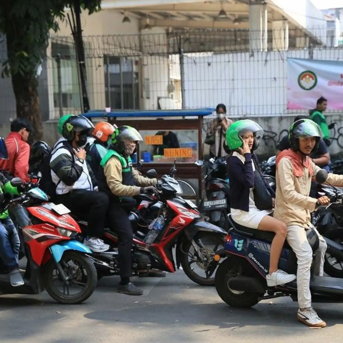 Ojol. Foto: Agung Pambudhy