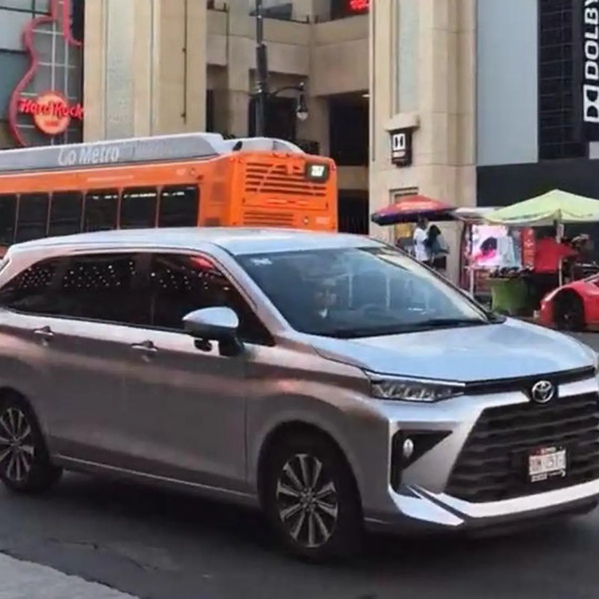 Kejutan di Negeri Paman Sam: Toyota Avanza Produksi RI Terpajang di Jalanan Hollywood
