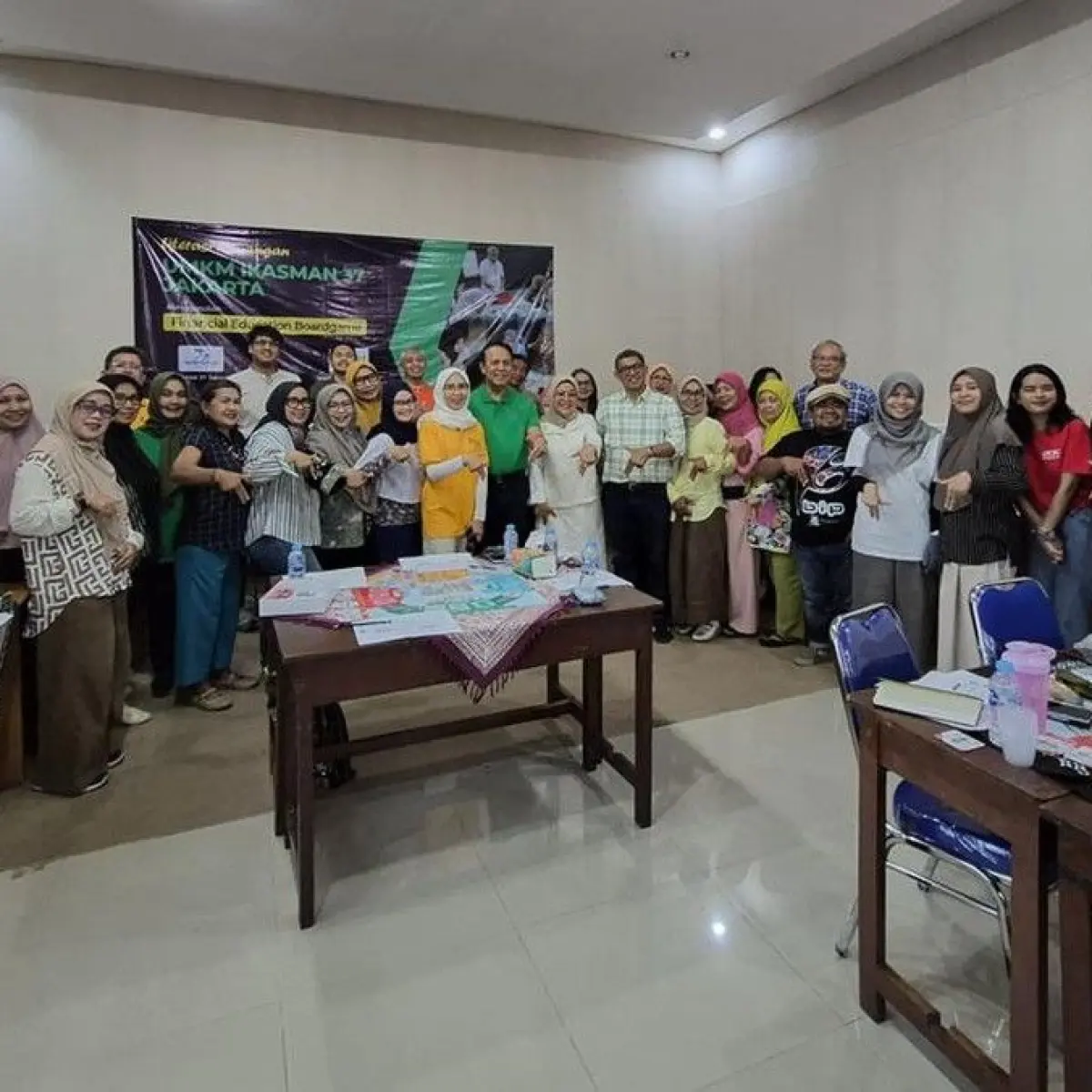 Lewat Simulasi Board Game, Ikatan Alumni SMAN 37 Jakarta Ajarkan Literasi Keuangan Praktis untuk UMKM