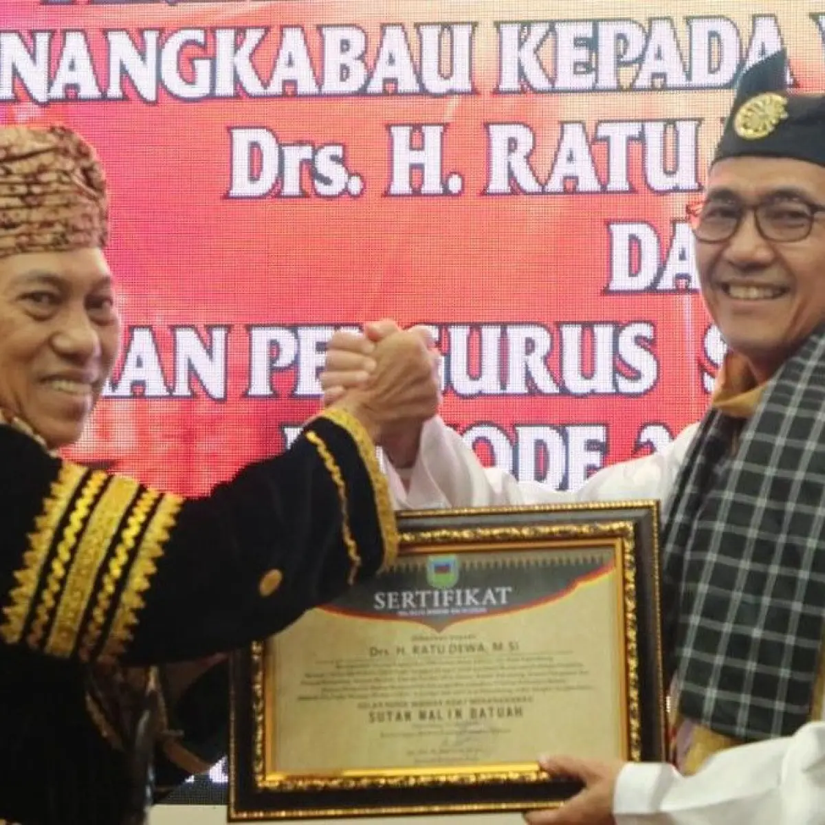 Wali Kota Palembang Ratu Dewa Dianugerahi Gelar Adat Minangkabau 