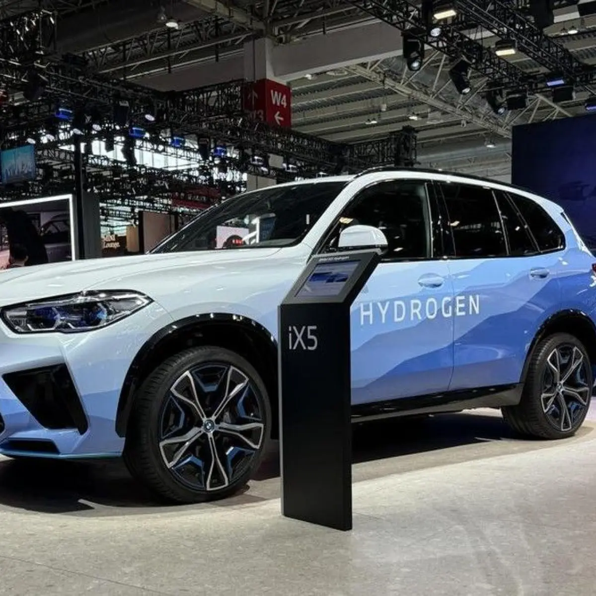 Wujud BMW iX5 Hydrogen yang melantai di Auto China 2026 Foto: Muhammad Hafizh Gemilang