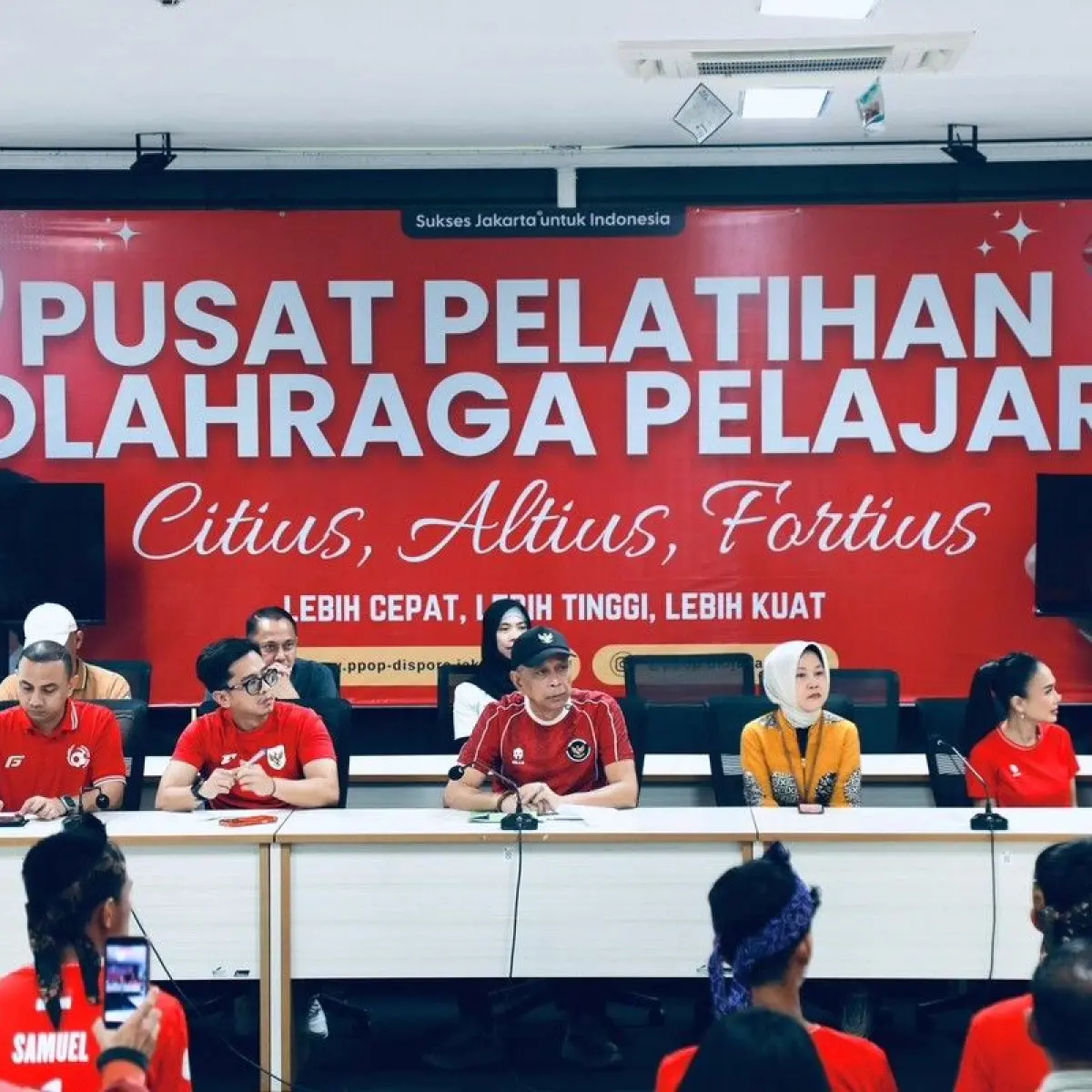 Wakil Menteri Sosial Lepas Semangat Juang Garuda Baru Menuju Piala Dunia Anak Jalanan di Meksiko