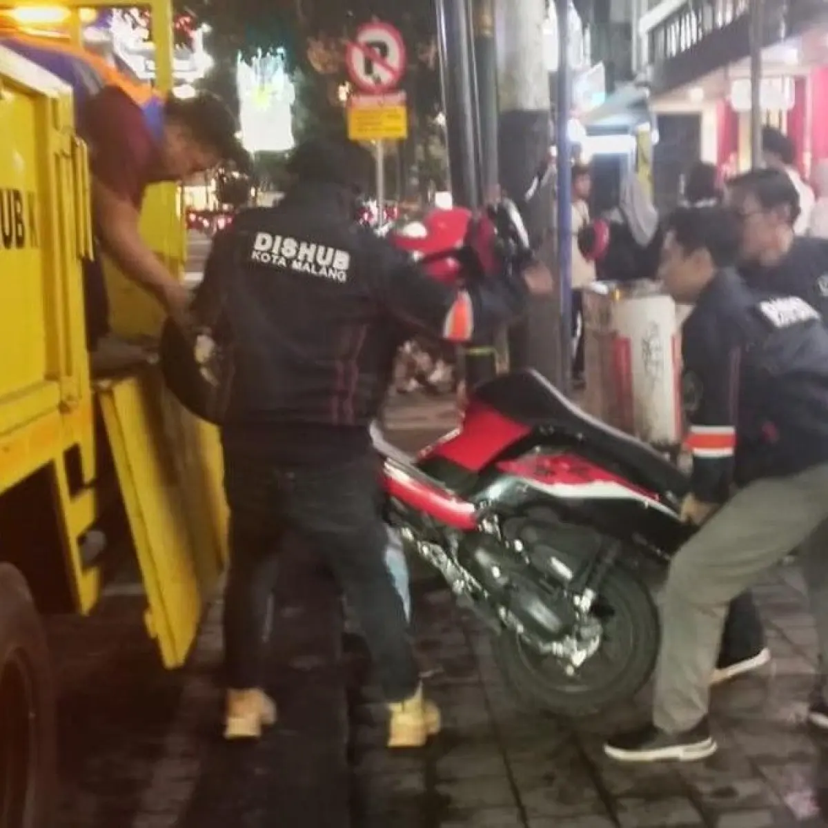 Penertiban Intensif di Kayutangan: 21 Motor Diamankan Akibat Parkir Liar Menanti Kepastian Regulasi Denda
