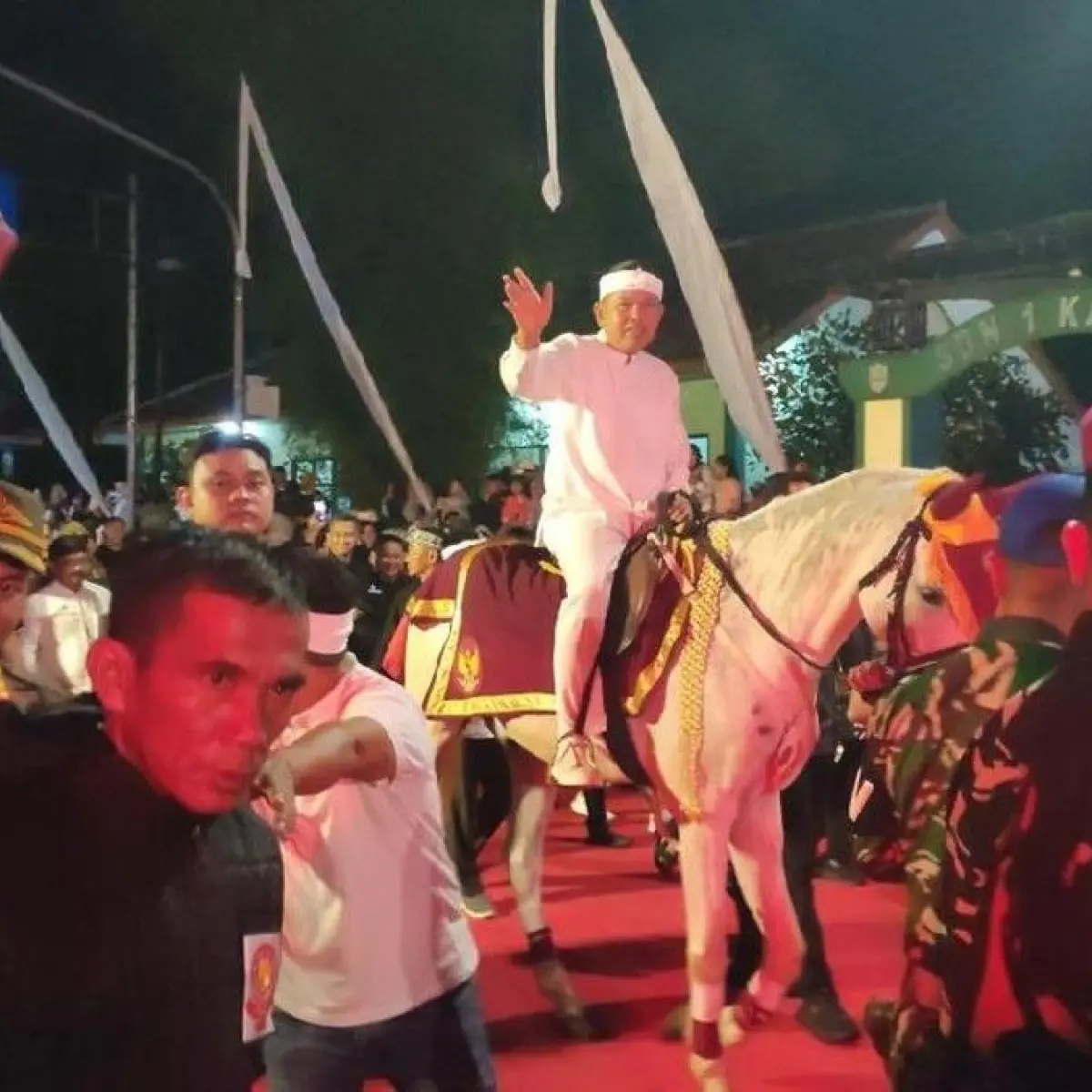 Mahkota Binokasih Kembali ke Ciamis: Dedi Mulyadi Pimpin Kirab Akbar Peringatan Milangkala Tatar Sunda