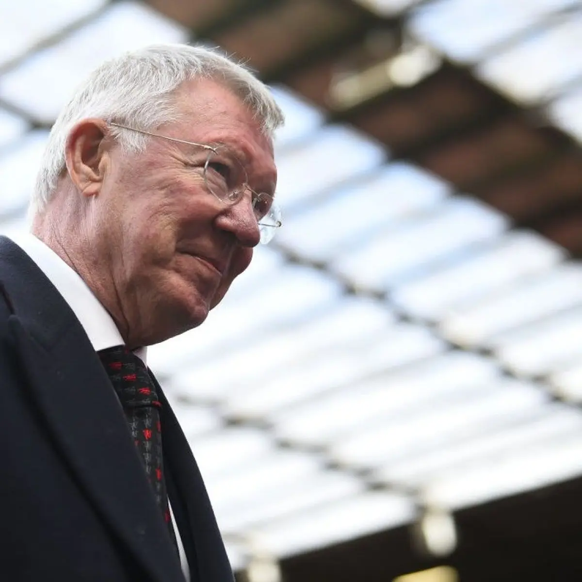 Kesehatan Sir Alex Ferguson Memburuk Mendadak di Old Trafford, Dibawa ke RS Sebelum Laga Penting MU