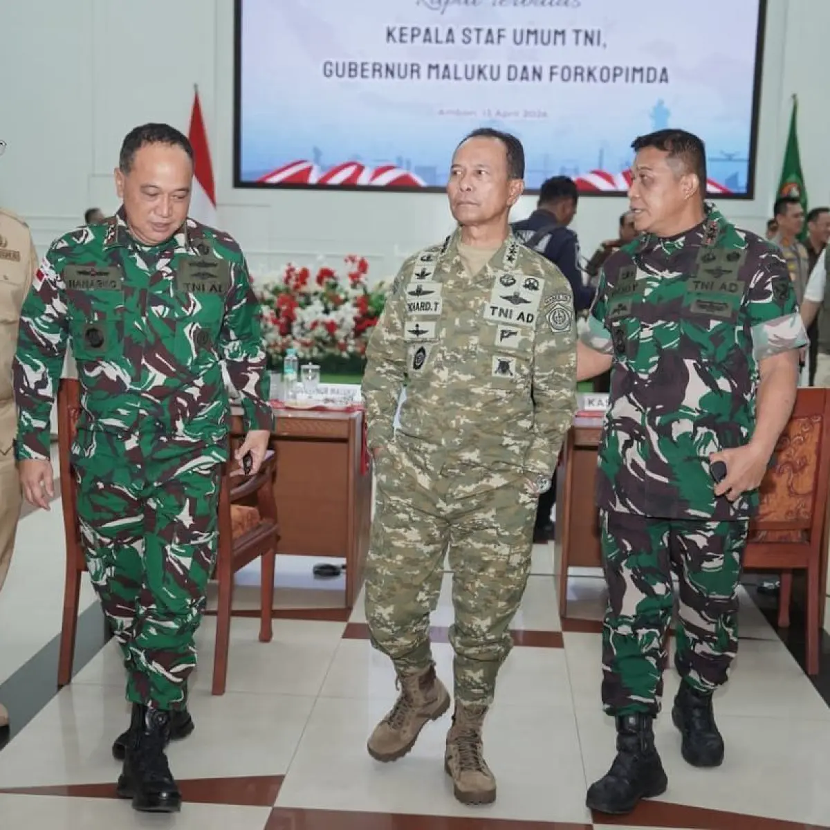 TNI dan Satgas PKH Amankan 16 WNA Tiongkok dalam Penertiban Tambang Emas Ilegal Gunung Botak