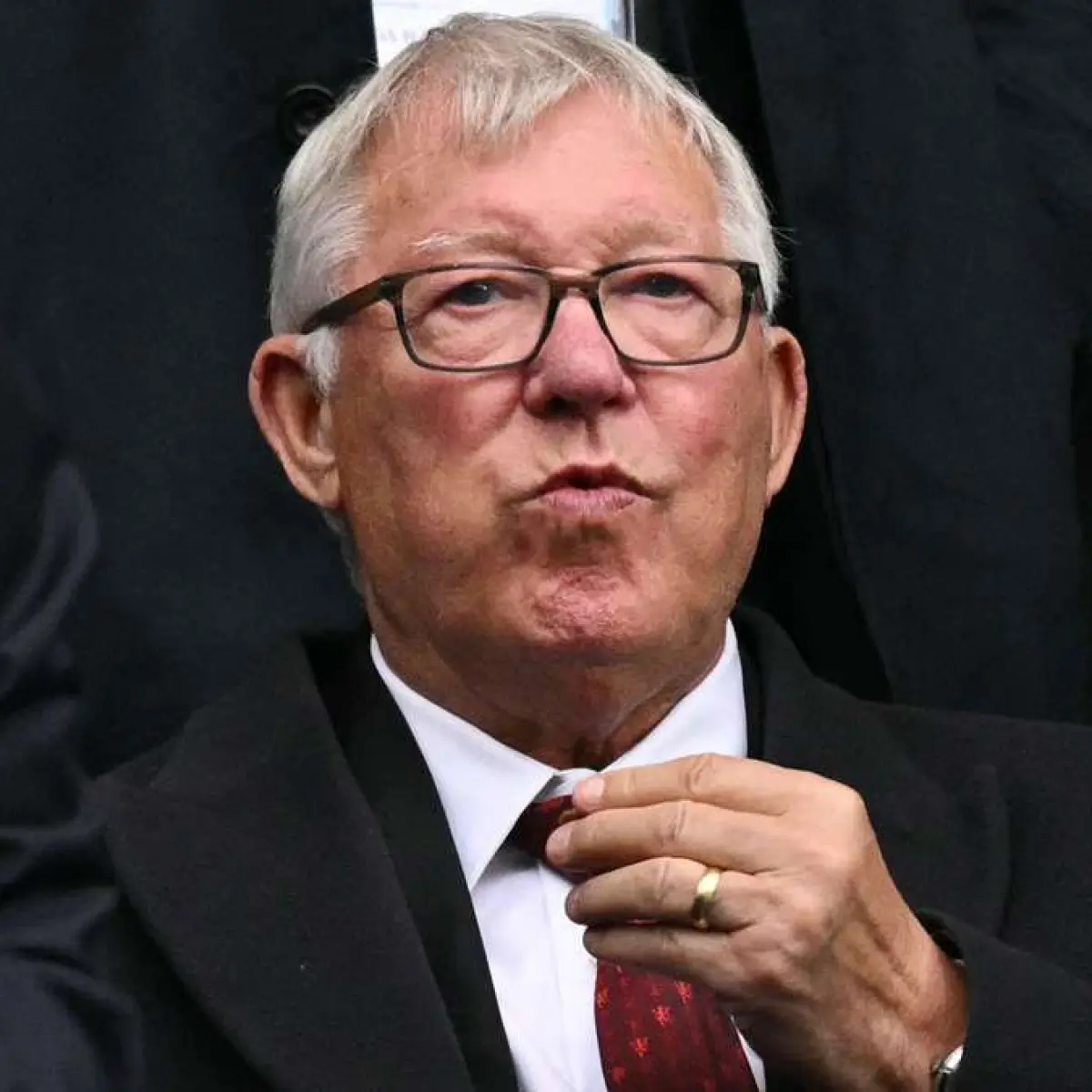 Sir Alex Ferguson Dilarikan ke Fasilitas Medis Usai Merasa Tidak Enak Badan di Old Trafford