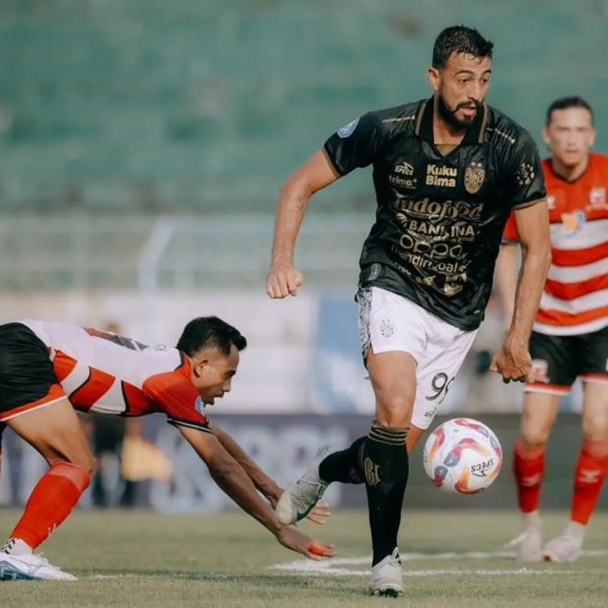 Duel Krusial Papan Bawah dan Tengah: Membedah Head to Head Madura United Kontra Bali United di Pekan ke-31