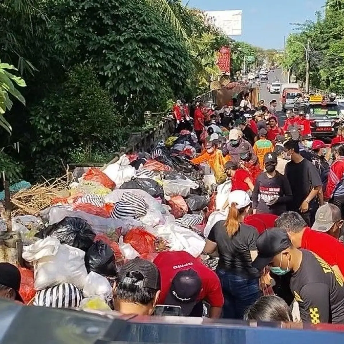 Tabanan Gelar Gerakan Serentak Bersihkan 19 Titik Sampah Kota, Dorong Disiplin Pemilahan Limbah