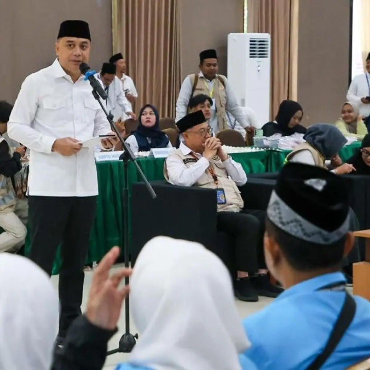 Menuju Tanah Suci: Wali Kota Surabaya dan Istri Dijadwalkan Berangkat Haji Pertengahan Mei 2026