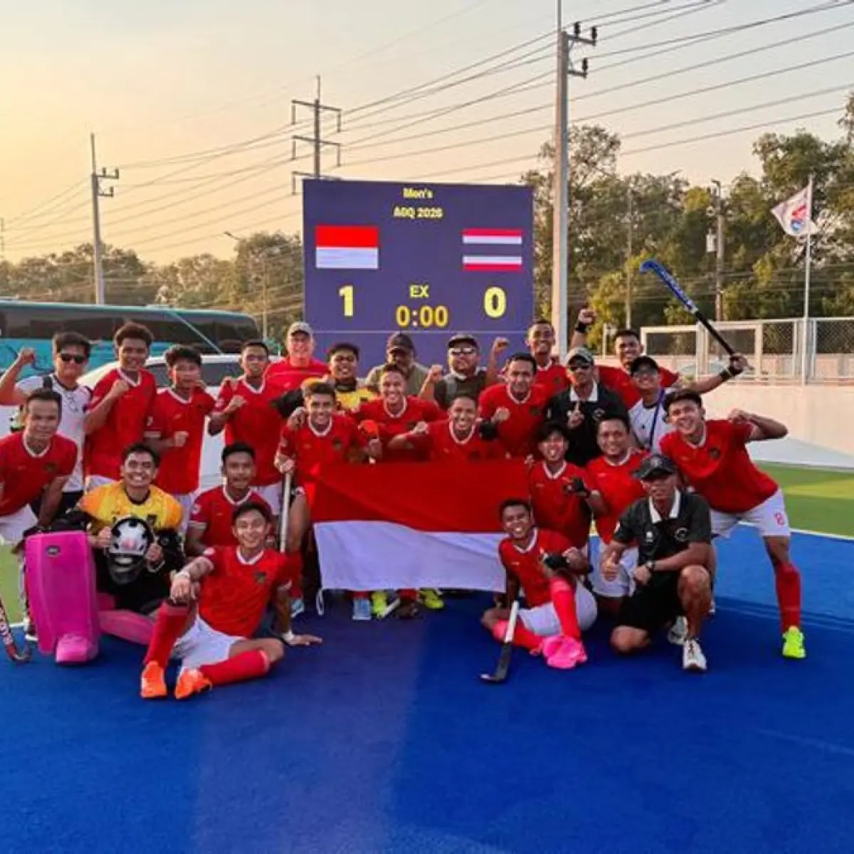 Timnas Hoki Outdoor Putra Indonesia berhasil meraih tiket ke Asian Games 2026, setelah memecundangi Thailand pada laga terakhir Pool A kualifikasi di Royal Thai Air Force Hockey Field, Bangkok, Senin (6/4/2026). (dok. Dharma Raj)