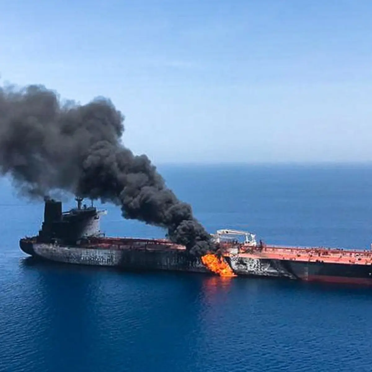 Jet Tempur AS Tembak Kapal Tanker Iran di Selat Oman, Kontradiksi Klaim Stabilitas Regional