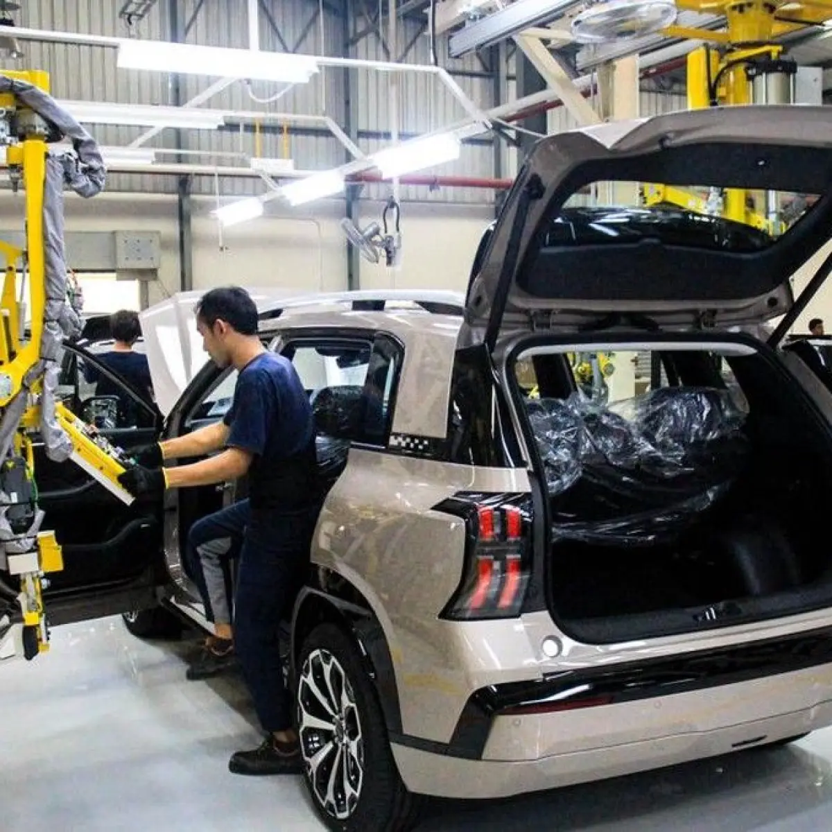 Mobil listrik lokal dirakit di Indonesia. Foto: Dok. GAC AION Indonesia