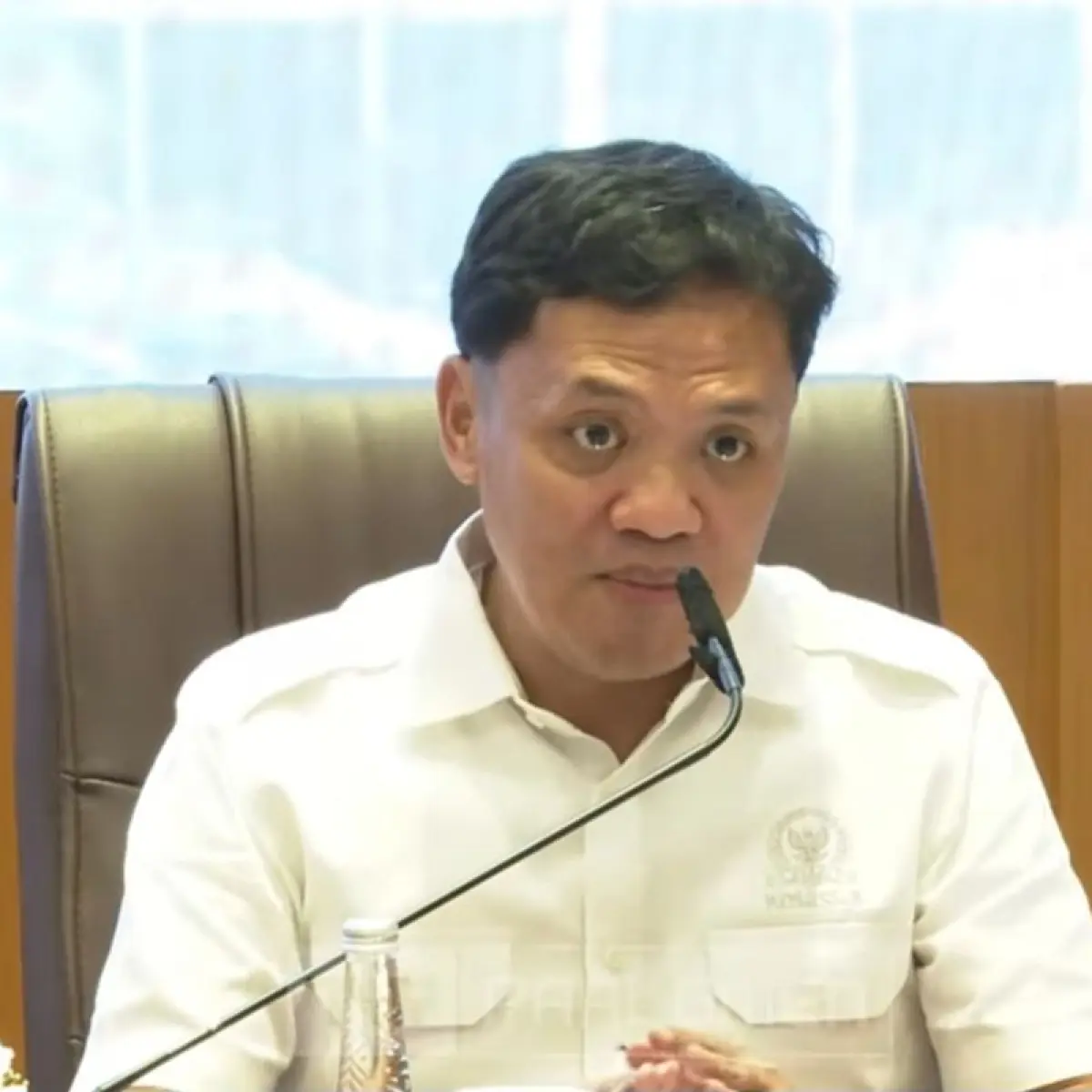 Ketua Komisi III DPR RI Habiburokhman saat menerima audiensi massa buruh yang menggelar aksi May Day di depan Gedung DPR RI, Jumat (1/5/2026). (Tangkapan Layar Youtube TV Parlemen DPR RI)