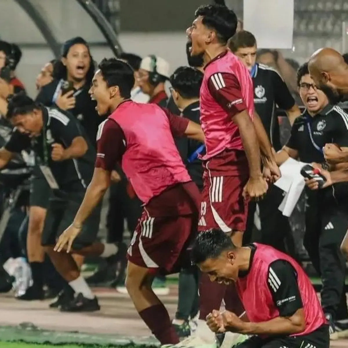 Foto: PSM Makassar merayakan kemenangan dan berambisi bertahan di Super League musim depan. (Dok. PSM Makassar)