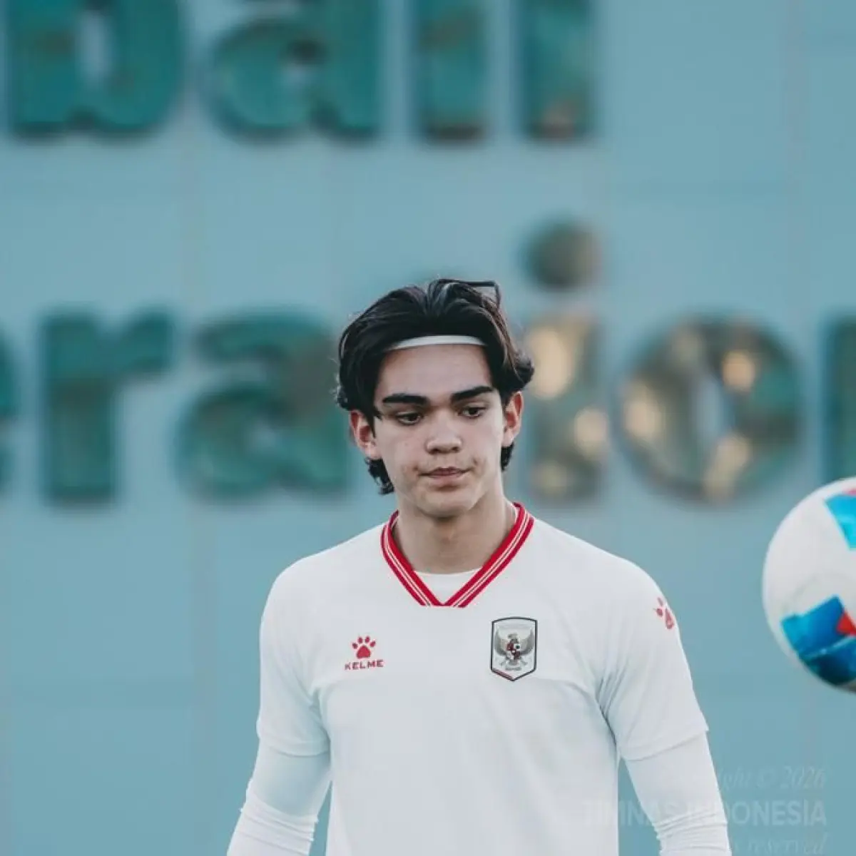 Kiper Timnas Indonesia U-17, Mike Rajasa menjalani sesi latihan di Jeddah, Arab Saudi, Minggu (3/5/2026) jelang laga perdana di Piala Asia U-17 2026. (Dok. PSSI)