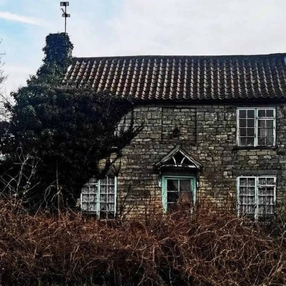 Ilustrasi rumah angker. Foto: (mediadrumimages/Kyle Urbex) via Mirror