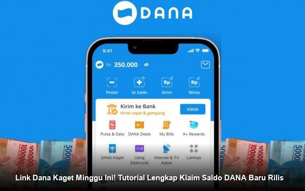 Tangan pengguna yang sedang fokus melihat layar smartphone untuk mengklaim amplop digital merah di aplikasi DANA.