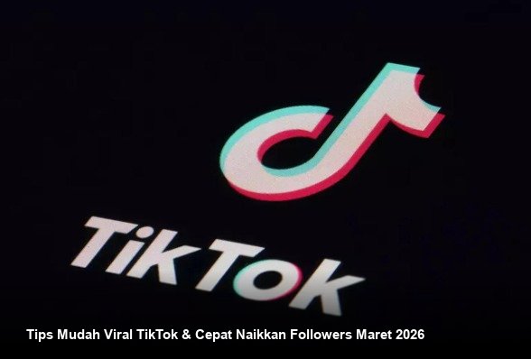 Ilustrasi smartphone menampilkan antarmuka TikTok dengan notifikasi pop-up yang menunjukkan peningkatan tajam pada saldo *TikTok Creator Fund*.