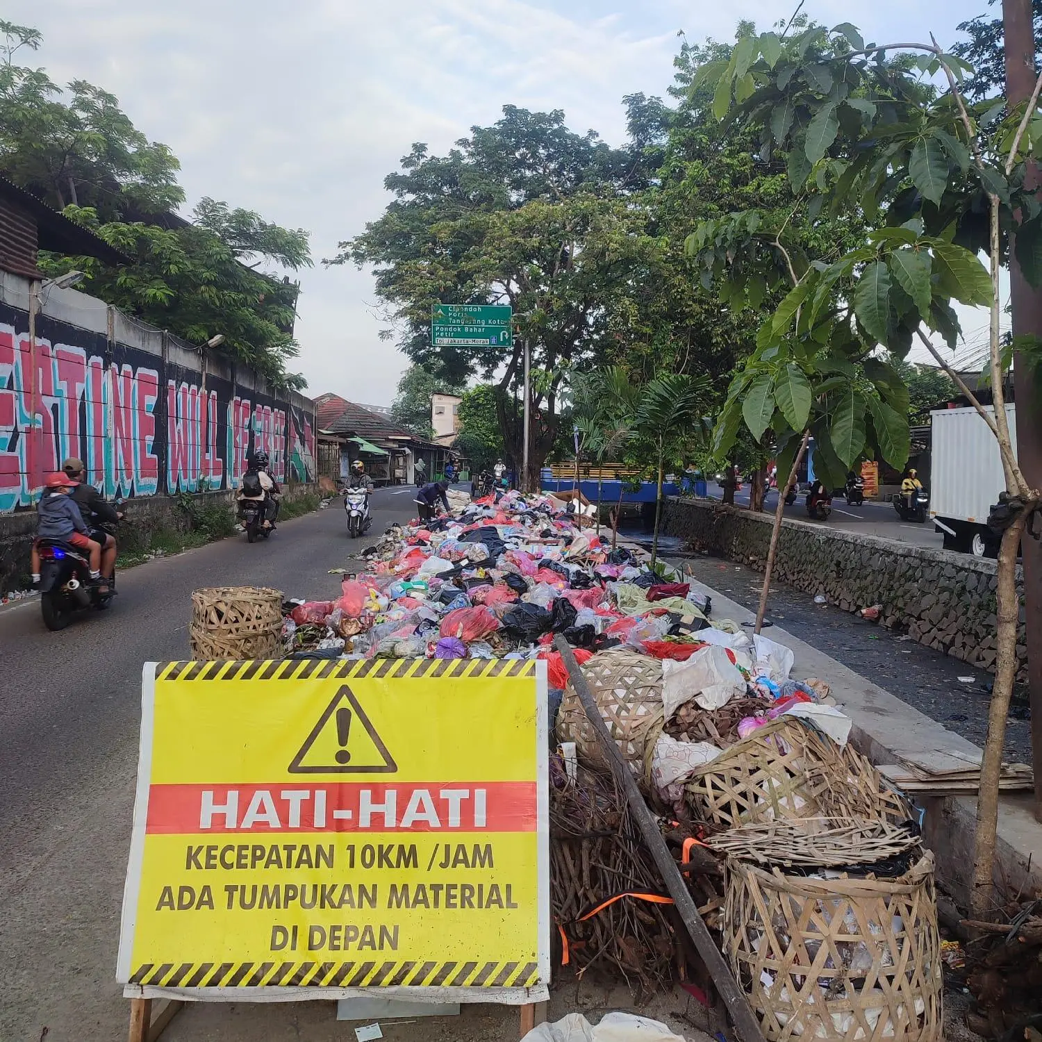 Warga Tangerang Resah dengan Bau Busuk Sampah, Pemkot Dinilai Belum Serius Tangani Masalah Sampah