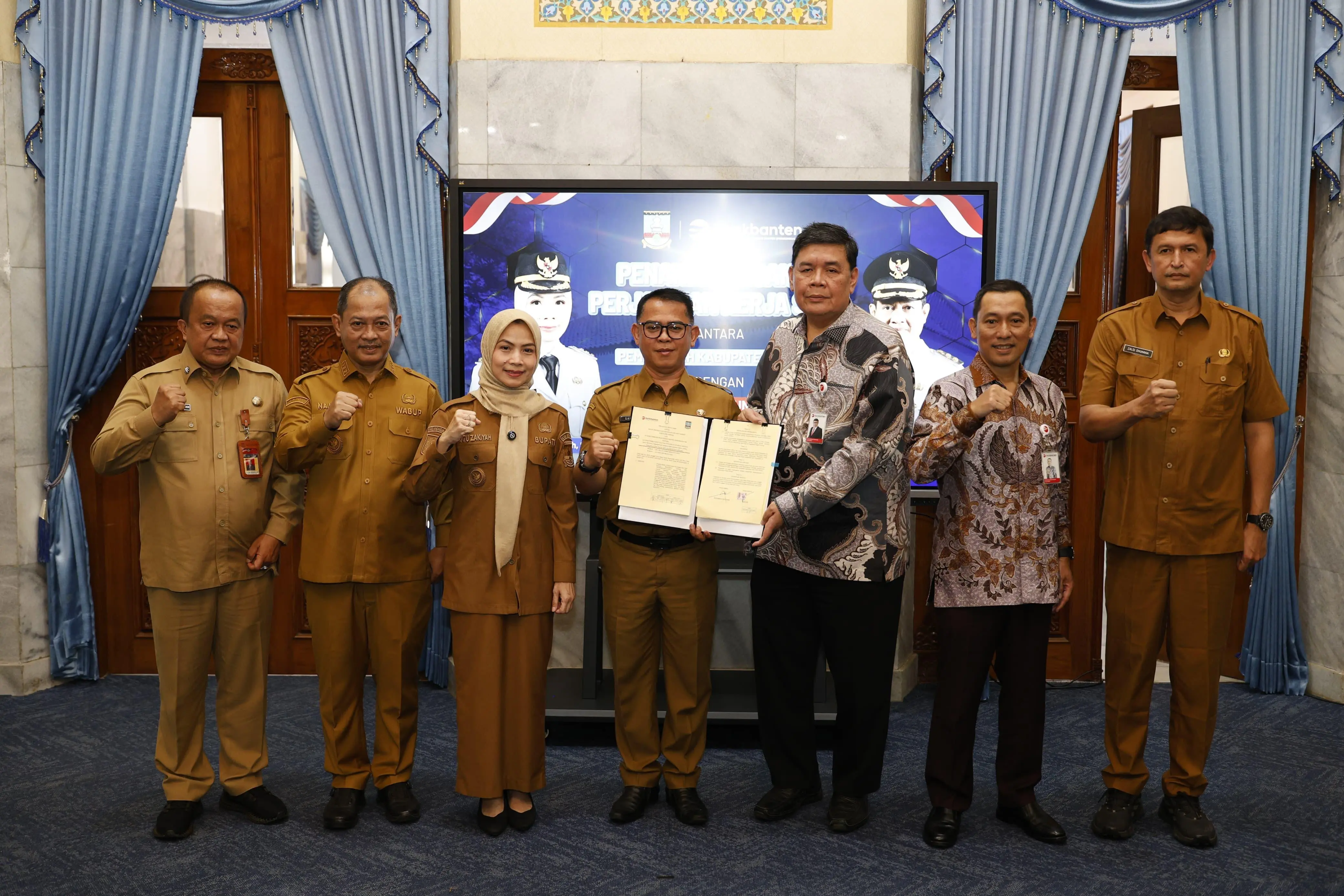 Bank Banten dan Pemkab Serang Tandatangani Perjanjian Kerjasama Pembayaran Gaji dan Tunjangan PPPK Tahun 2025