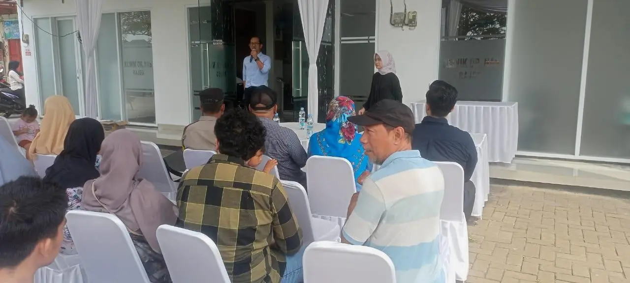 pasien sudah berdatangan dan mengantre untuk mendaftar berobat secara Gratis