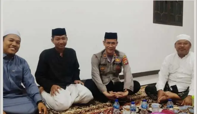 Kapolsek Sepatan AKP Fahyani S.H., Sowan ke Ponpes AL-Mansyuriyah, Pererat Silaturahmi dan Bahas Keamanan