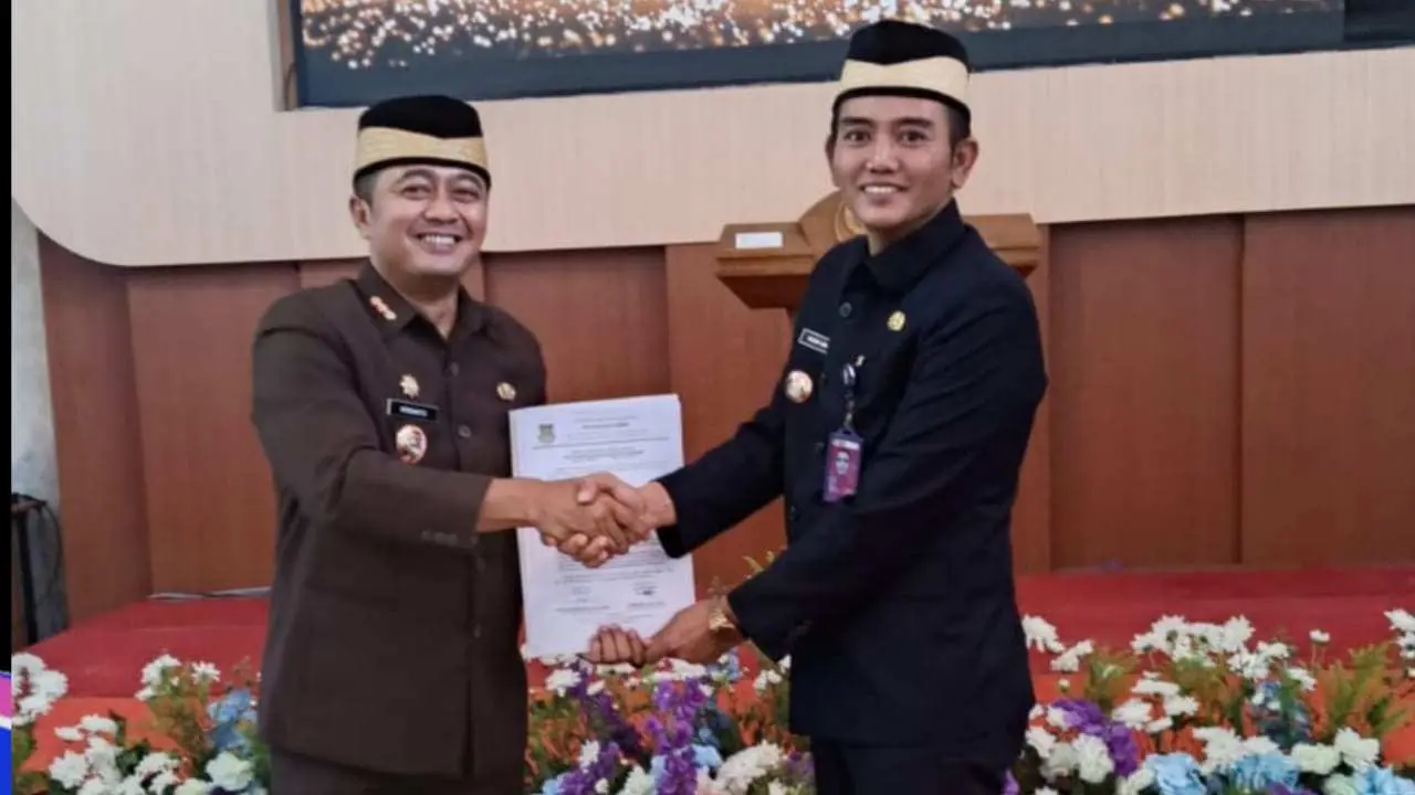 Camat Rajeg Oman Apriaman,Antar Sekcam Rajeg Rudi Hadi Karsono Sertijab di Kecamatan Kemeri