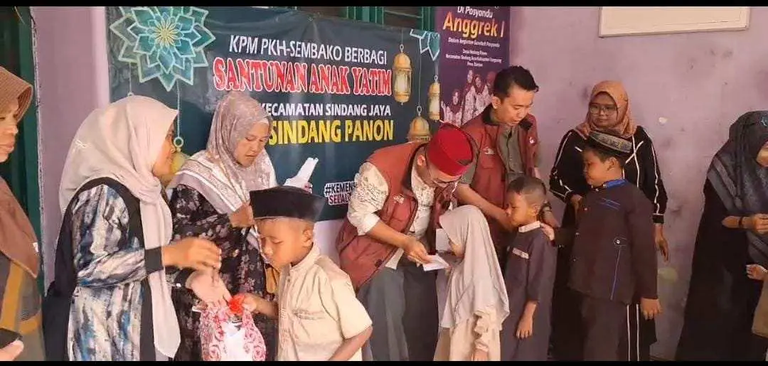 KPM PKH Dan Sembako Desa Sindang Panon Gelar Bhakti Sosial Berbagi Santunan Anak Yatim